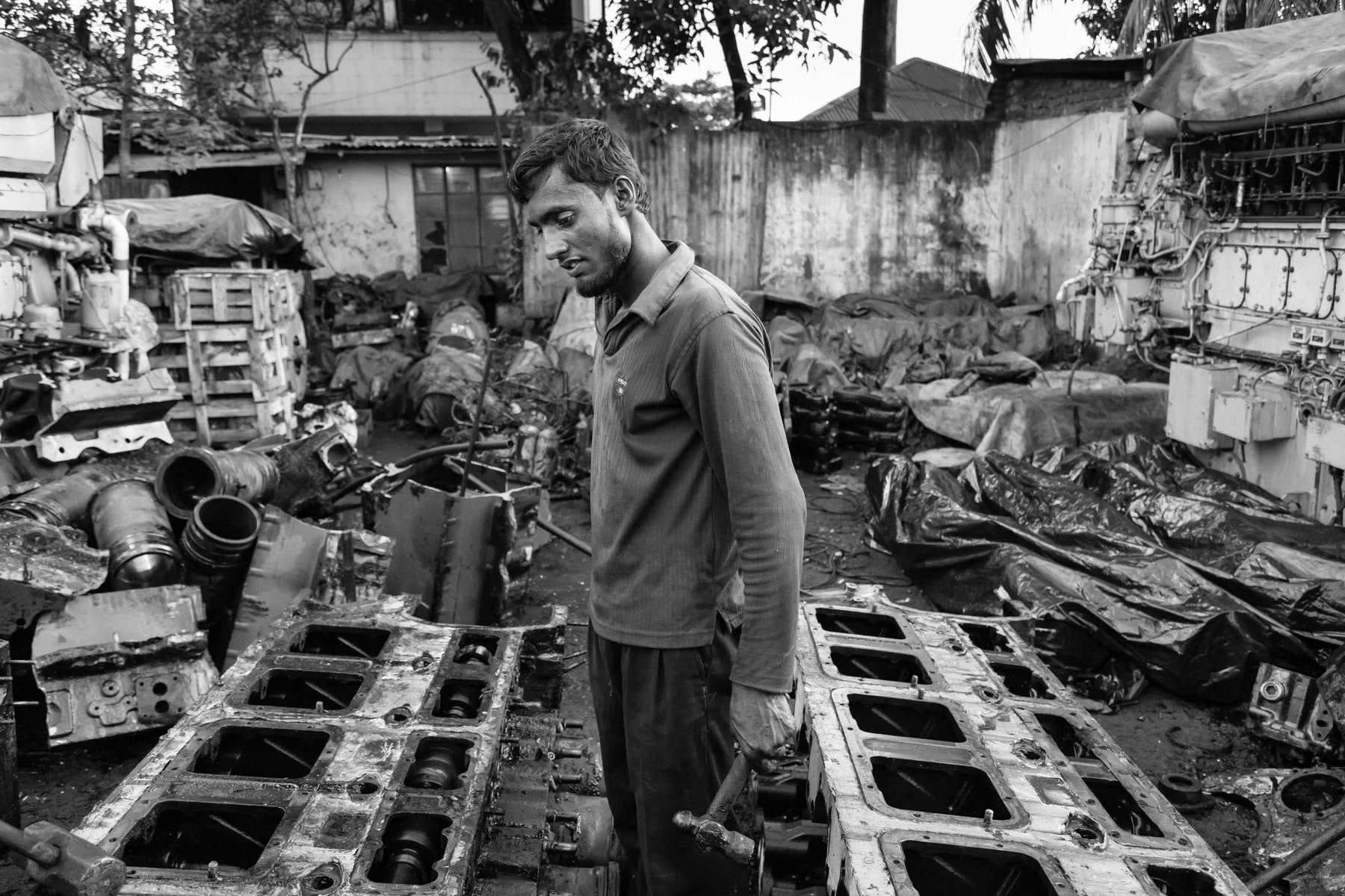 By dismantling heavy machine parts without any basic protection, workers are exposed to toxic fumes and oils. Most ship breaking yards owners have no consideration for the pollution and health hazard their activities are generating, prefering to focus on maximum profit while remaining cheap and attractive as a ship dumping destination. Bhatiary ship breaking yards, Bangladesh, October 2014