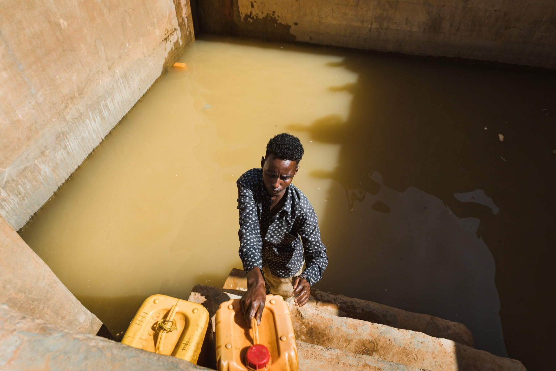 Water reserves reaching the end. Over 80% of livestock has died in eastern Somaliland due to the lack of rain and a fourth consecutive year of drought., Togdheer district, Somalia, October 2017