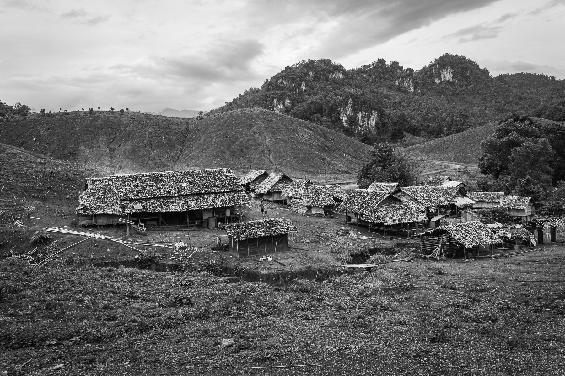 Karen families, internally displaced by relentless airstrikes and junta attacks, find temporary shelter here in Htaw IDP camp, only a short distance from the village they fled. Kanele, Karen State, Myanmar, May 2025