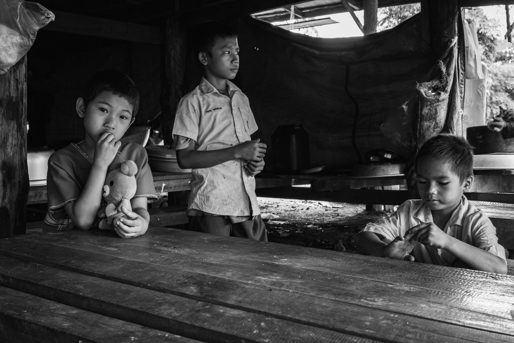 Karen children in a temorary school for internal displaced persons (IDP). Ever since the military coup in Myanmar, the intensity of the conflict has dramatically increased in ethnic minority areas and repeated airstrikes on civilian population have uprooted people in the millions throughout the country. Oo Poe Hta village in a part of Kayin controlled by the Karen National Union, Myanmar, September 2023
