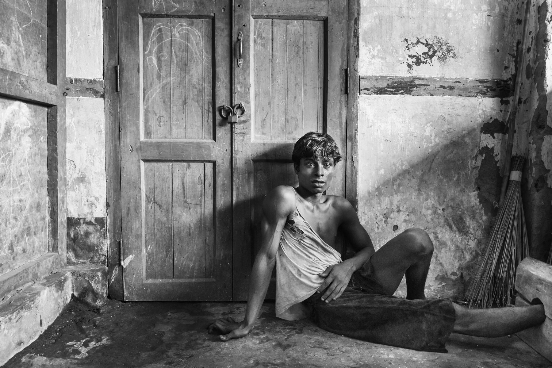 Locked up Rohingya man near a military check point in Aung Mingalar, detained for not respecting the curefew. Aung Mingalar is the sole remaining neighbourhood in Sittwe where around 4,500 Rohingya live in a sealed-off ghetto without any freedom of movement out of it. Sittwe, Myanmar, September 2015