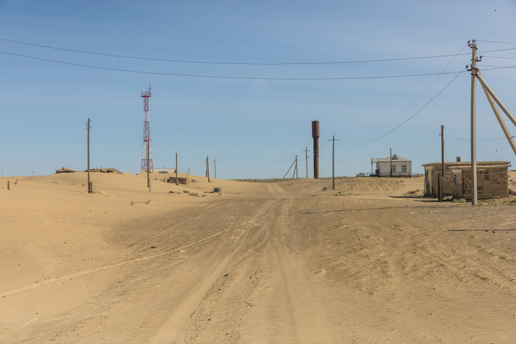 A village slowly overtaken by the desert. Akispey village used to be an important village along the shore of the Aral Sea but is now almost one hour drive to the closest access point. Aral Sea, Kazakhstan, June 2019