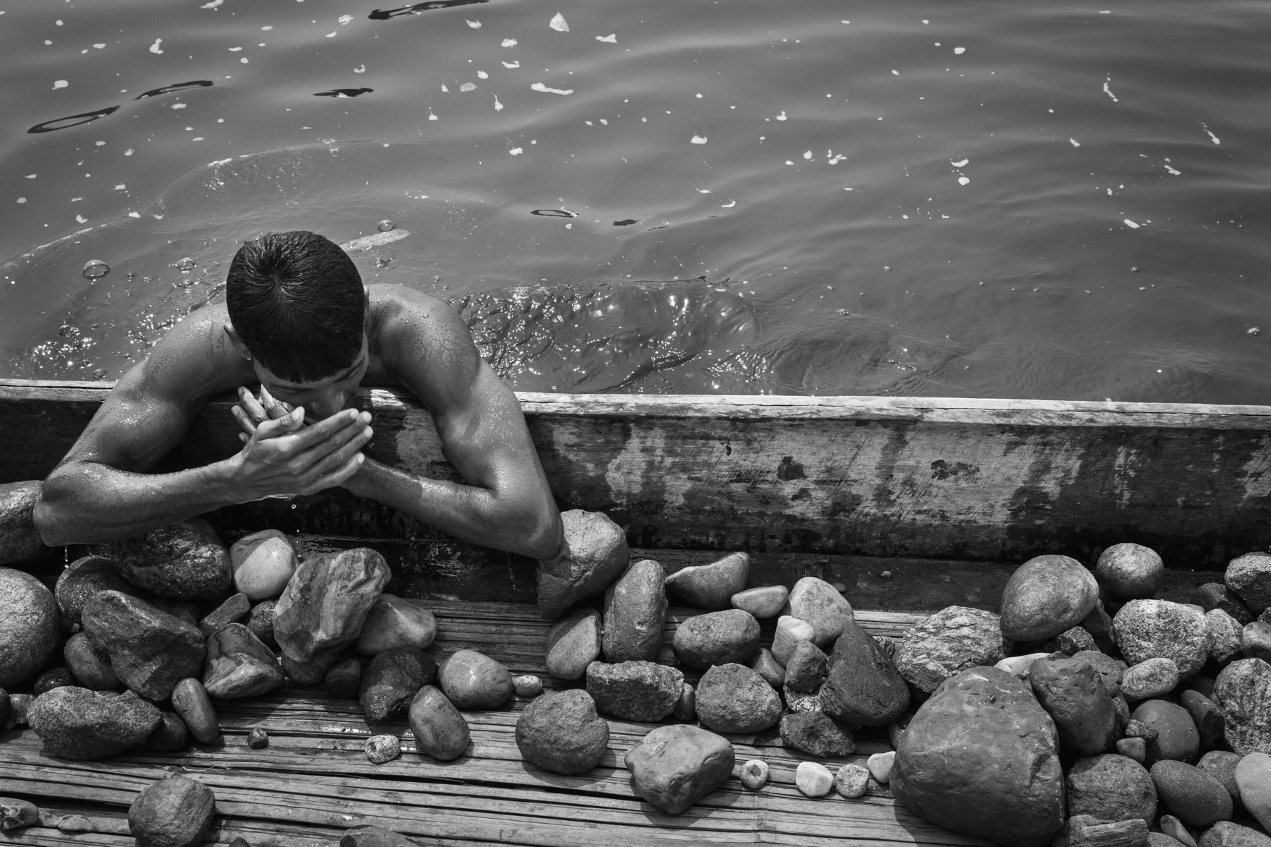 Diver fetching stones at a depth 4 to 8m in the Goyain river near Tamabil, Bangladesh, May 2016