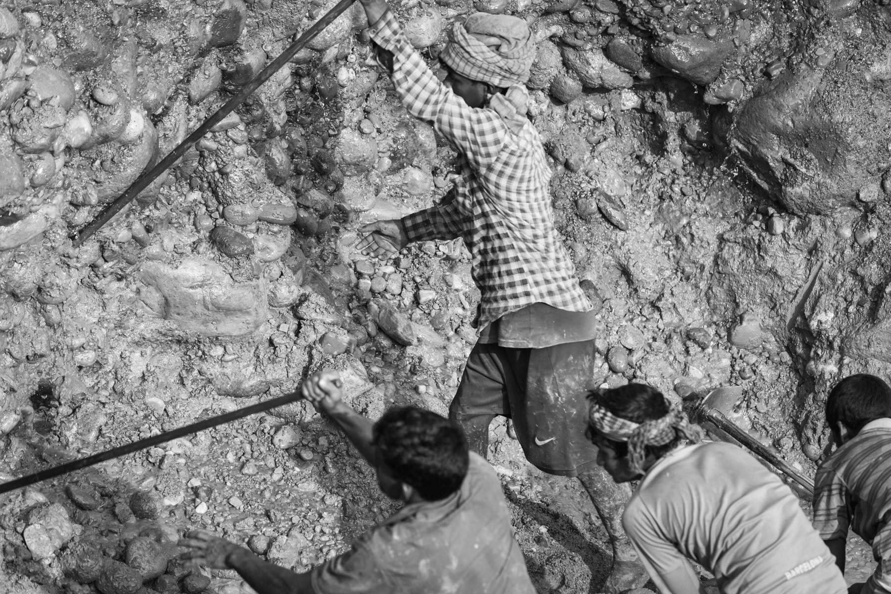 Manually extracting stones from the riverbed, Tamabil, Bangladesh, December 2015