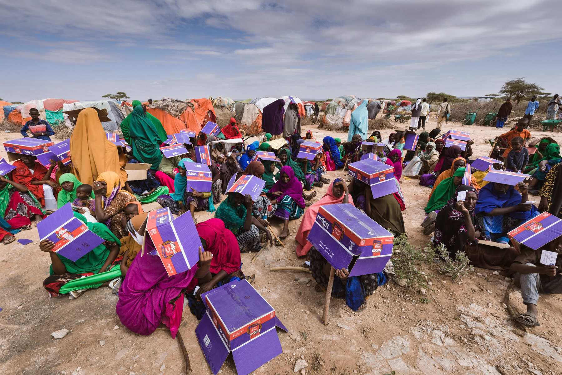 Pastoralists that lost all their livestock to the drought, waiting to get their 2 weekly food distribution. Aynabo district of Saraar region in Somaliland, Somalia, October 2017