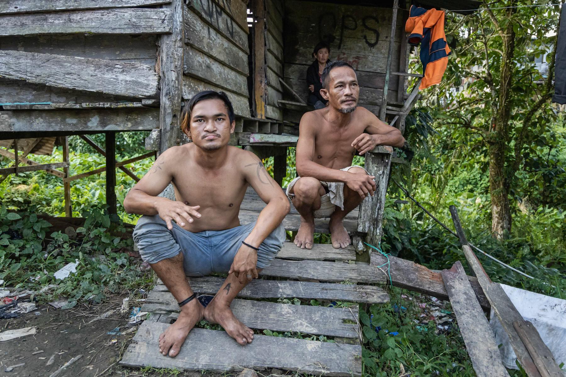 Papong and his son could not go hunting in the rainforest for more than a year because a swine flu risk affecting the boar population. Hunting being his principal source of income, this combined to Covid-19 has lead to insufficient funds to buy food and feed his family. Belaga, Sarawak, Malaysia, June 2022