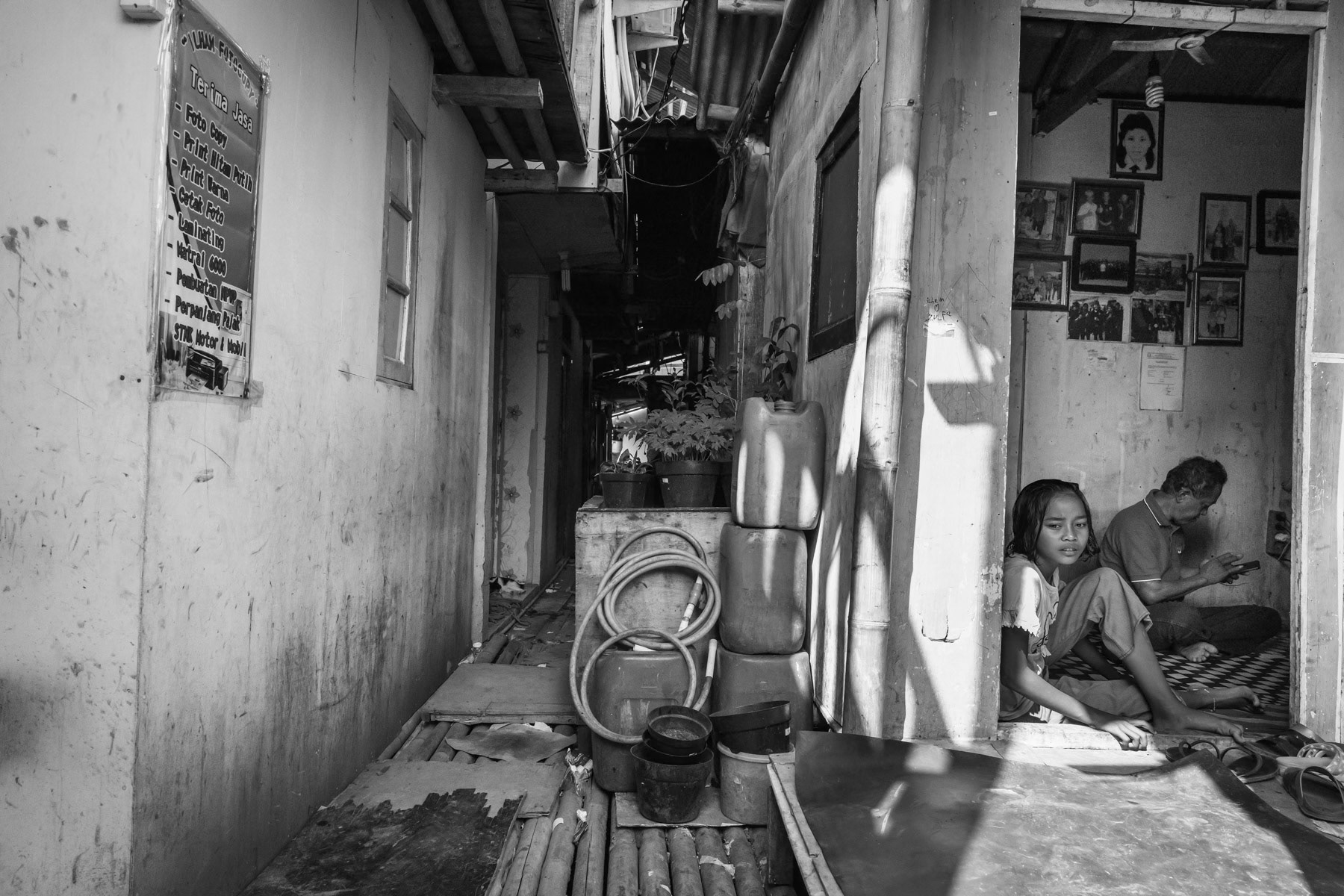 Temporary housing for people evicted from their lands where new infrastructure and real estate projects are being developped. Land rights and land ownership is a big problem affecting mainly poor families from the fishing community. Soil sinking, rising sea levels and floods make their living conditions and survival even more precarious. Muara Angke neighbourhood, North Jakarta, Indonesia, June 2022