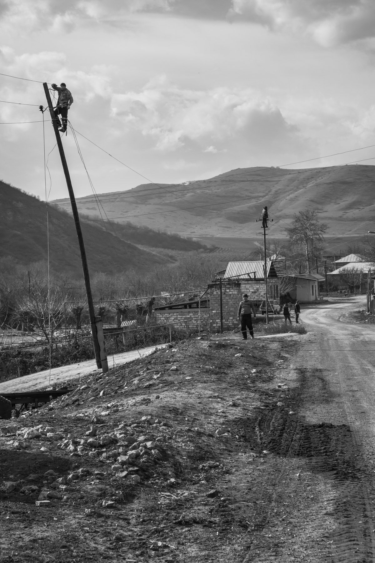 Repairing electrical lines damaged or destroyed duing the war. Since the end of the conflict the area has to cope with sporadic power supply, in particular in remote areas. Sos village,Nagorno-Karabakh, January 2021