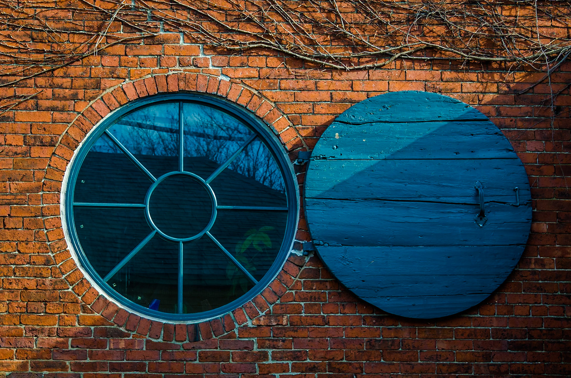 One of many round windows found in Portsmouth.