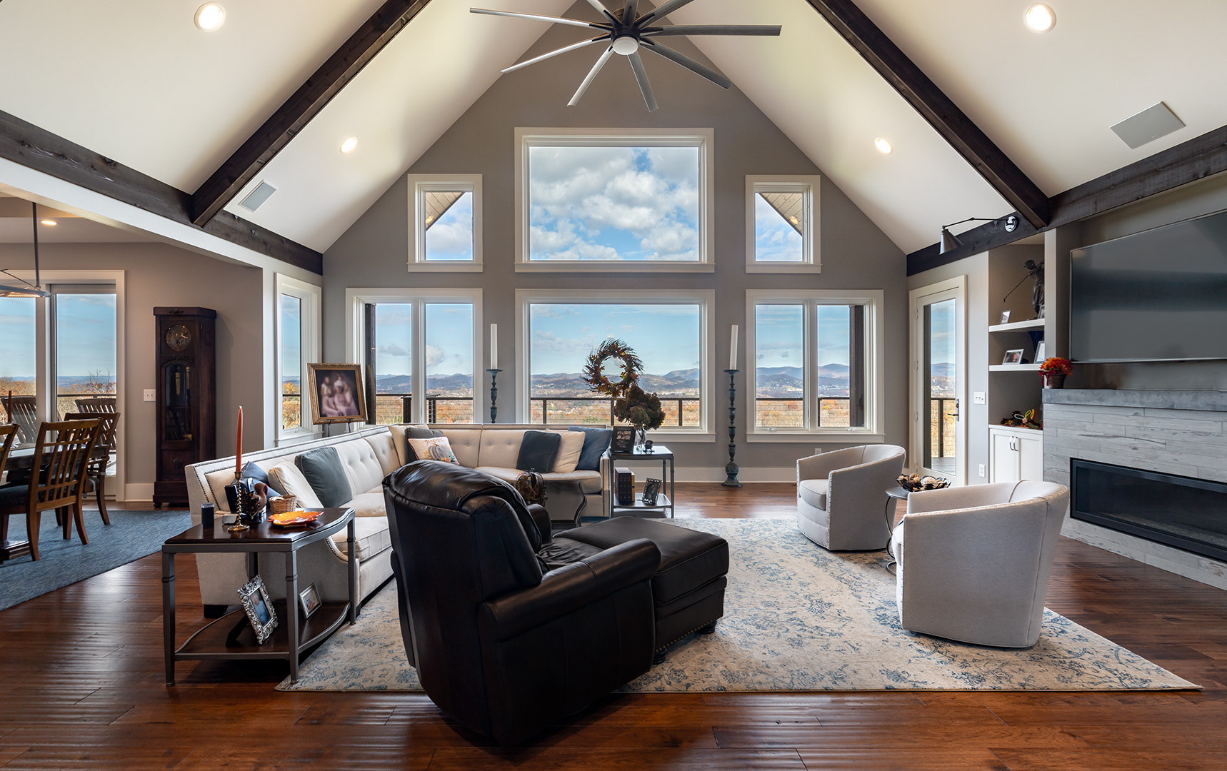 Summit Residence, 2020