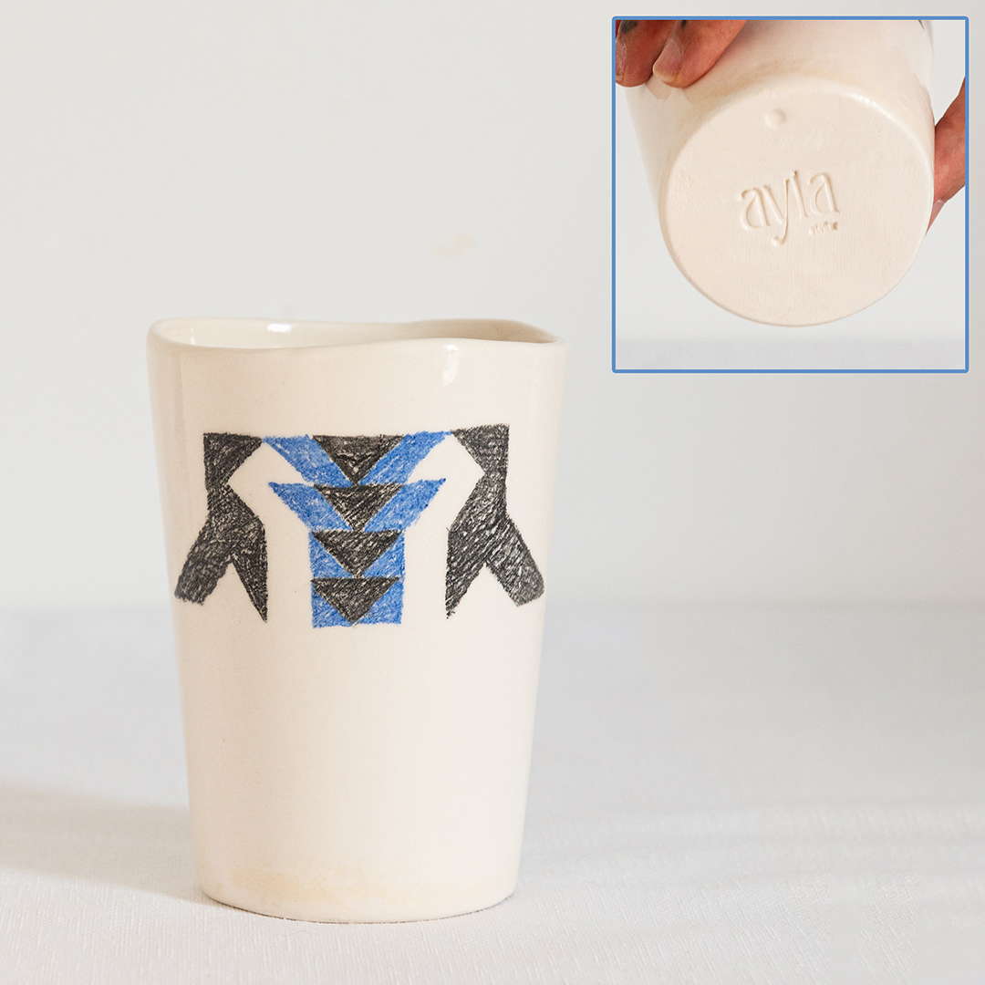 Taza Pajarita de Ayla Atelier. Dibujo que aparece en la fachada del edif. esquina C. Fajardo con C. Cisneros, Málaga