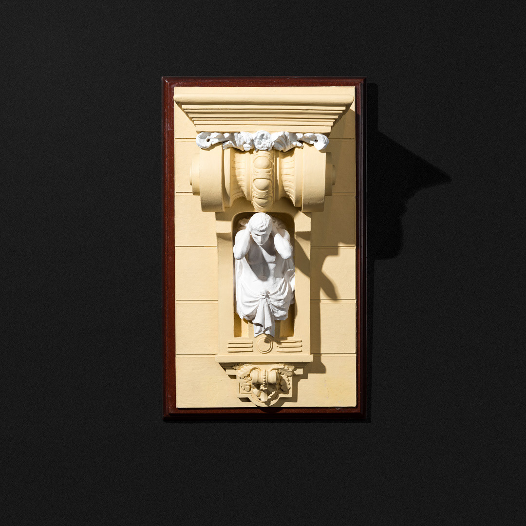 Atlante del Ayuntamiento de Málaga 2000. Compuesto cerámico Escala 1:10. Dimensiones: 40 x 24 x 14 cm