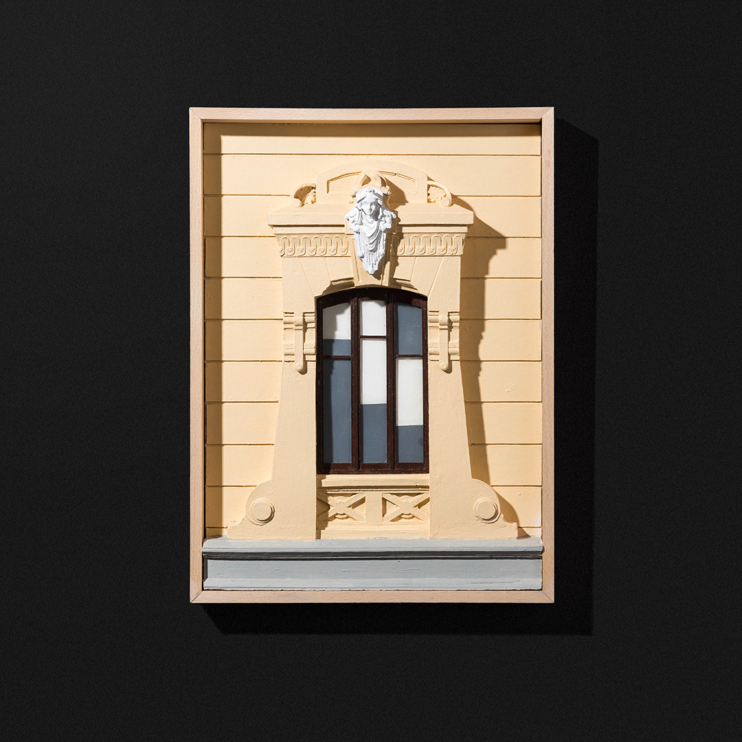 Ventana del Ayuntamiento de Málaga 1988. Compuesto cerámico Escala 1:20. Dimensiones: 31 x 42 x 6 cm