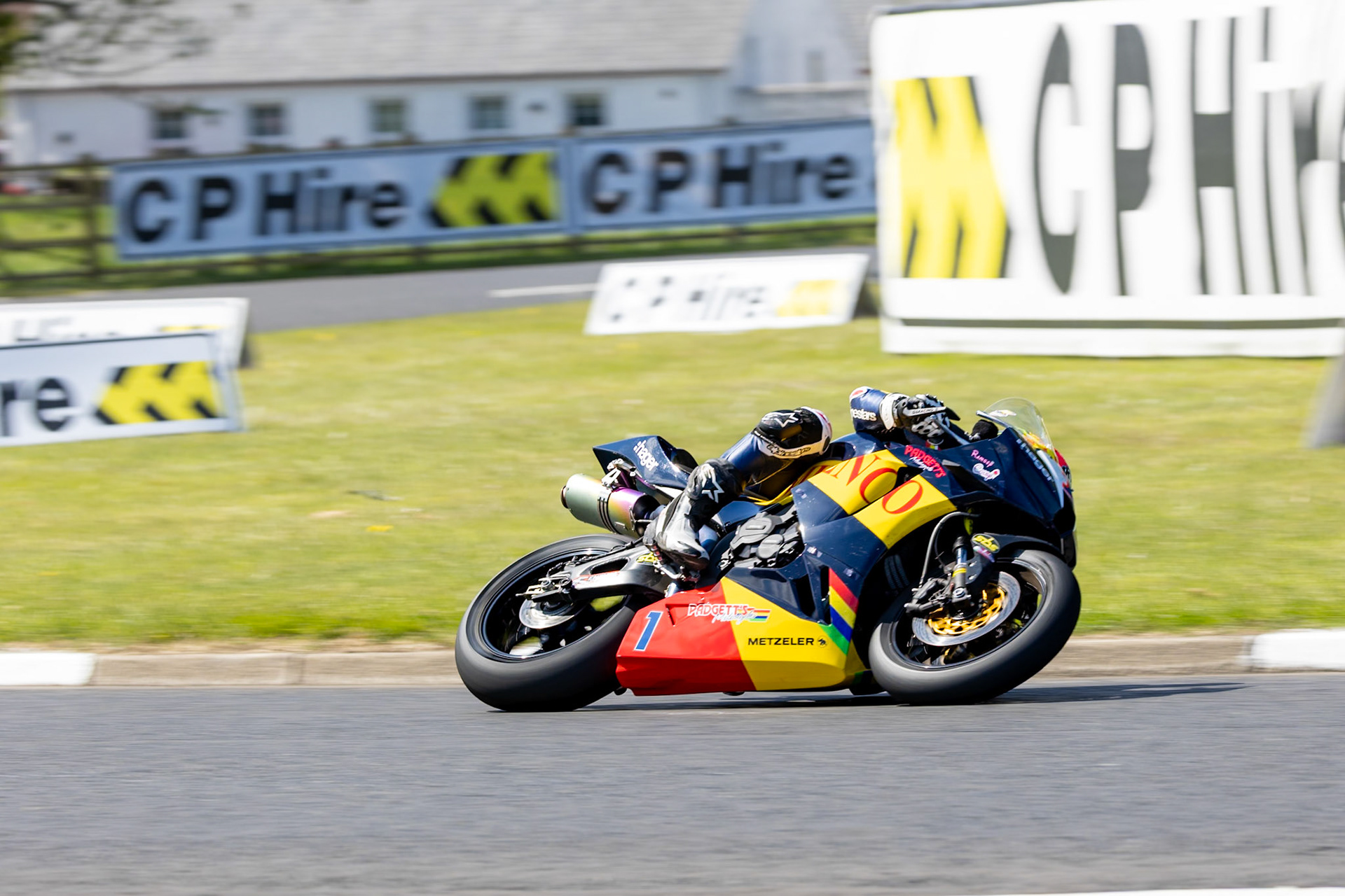 Supersport Qualifying Magic Roundabout NW200 25