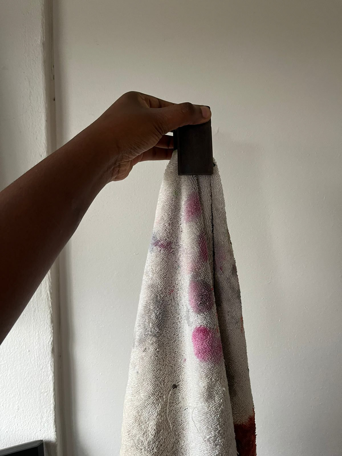 Gravity Hook canhold towels