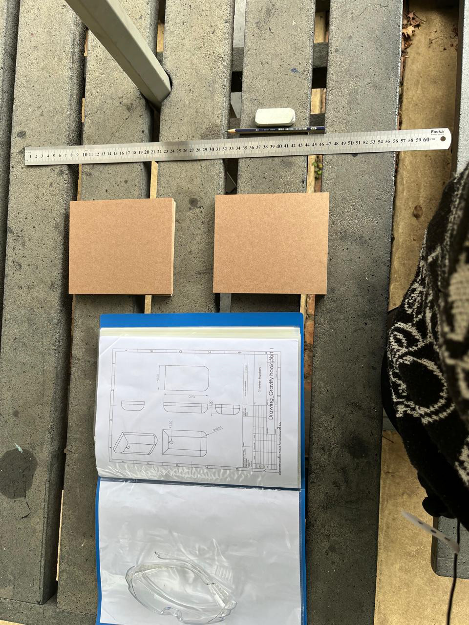 Beginning of gravity hook self-manufacturing process