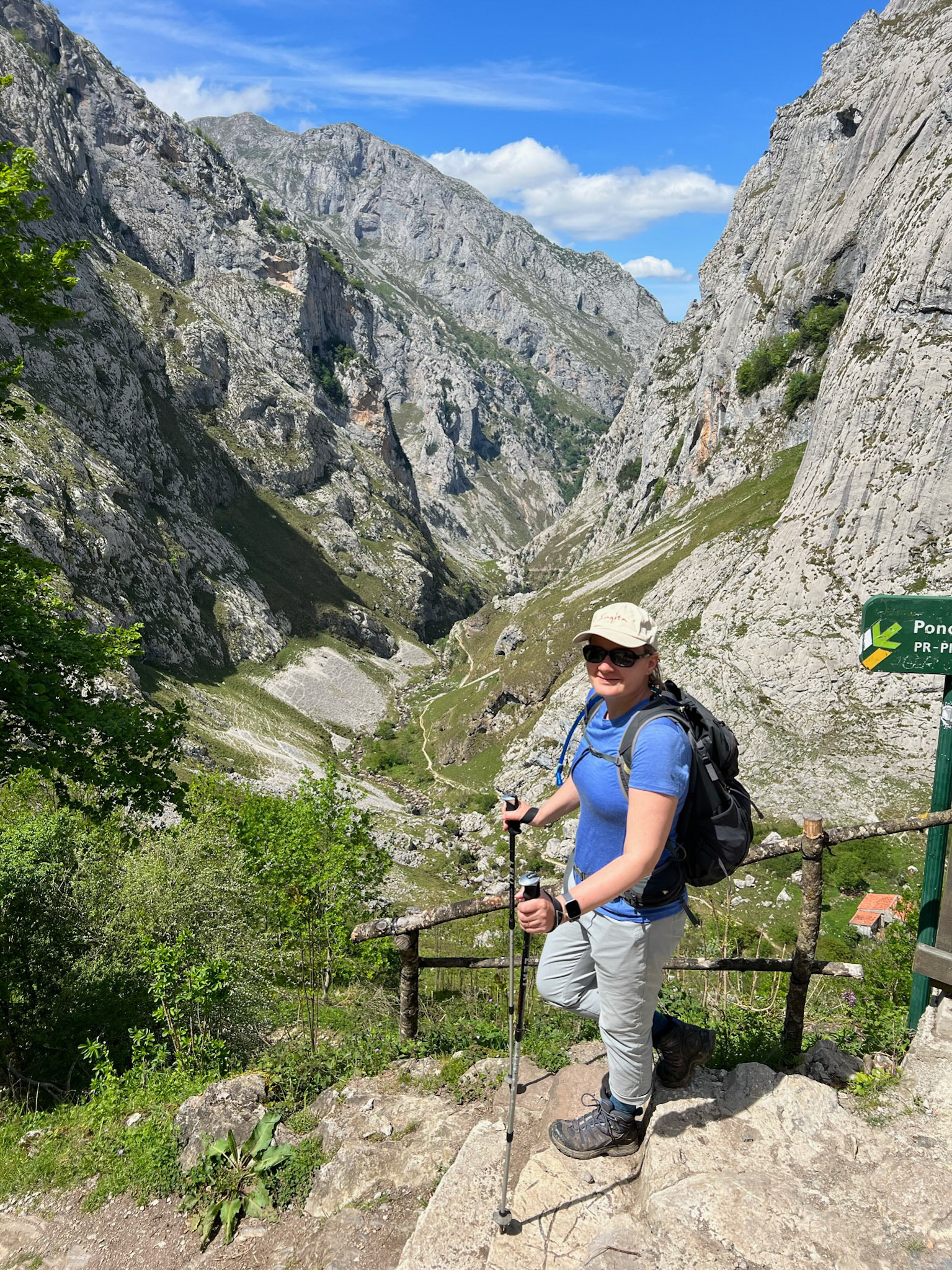 On the trail down to Poncebos