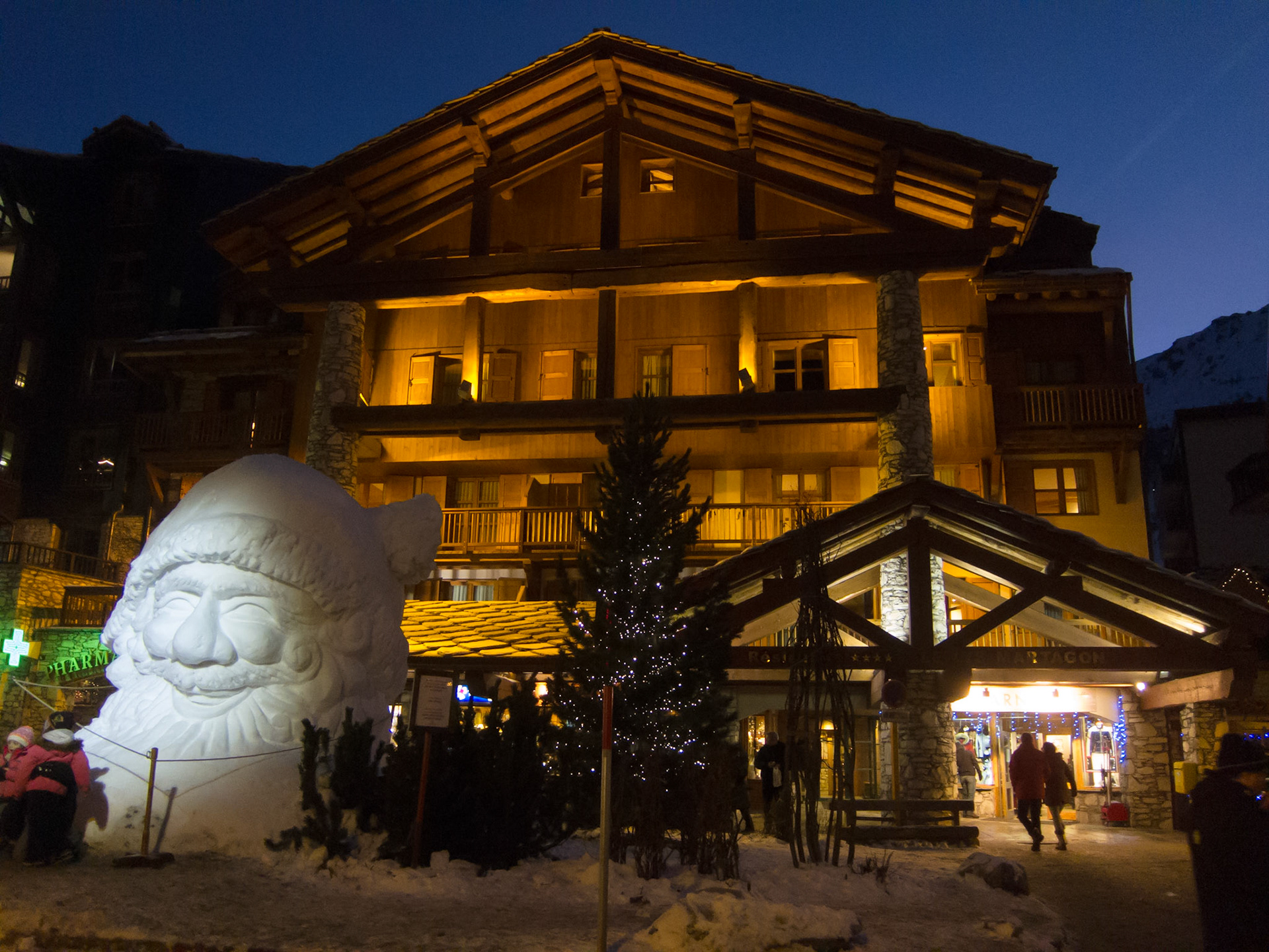 Aspen Lodge and Father Christmas snow sculpture