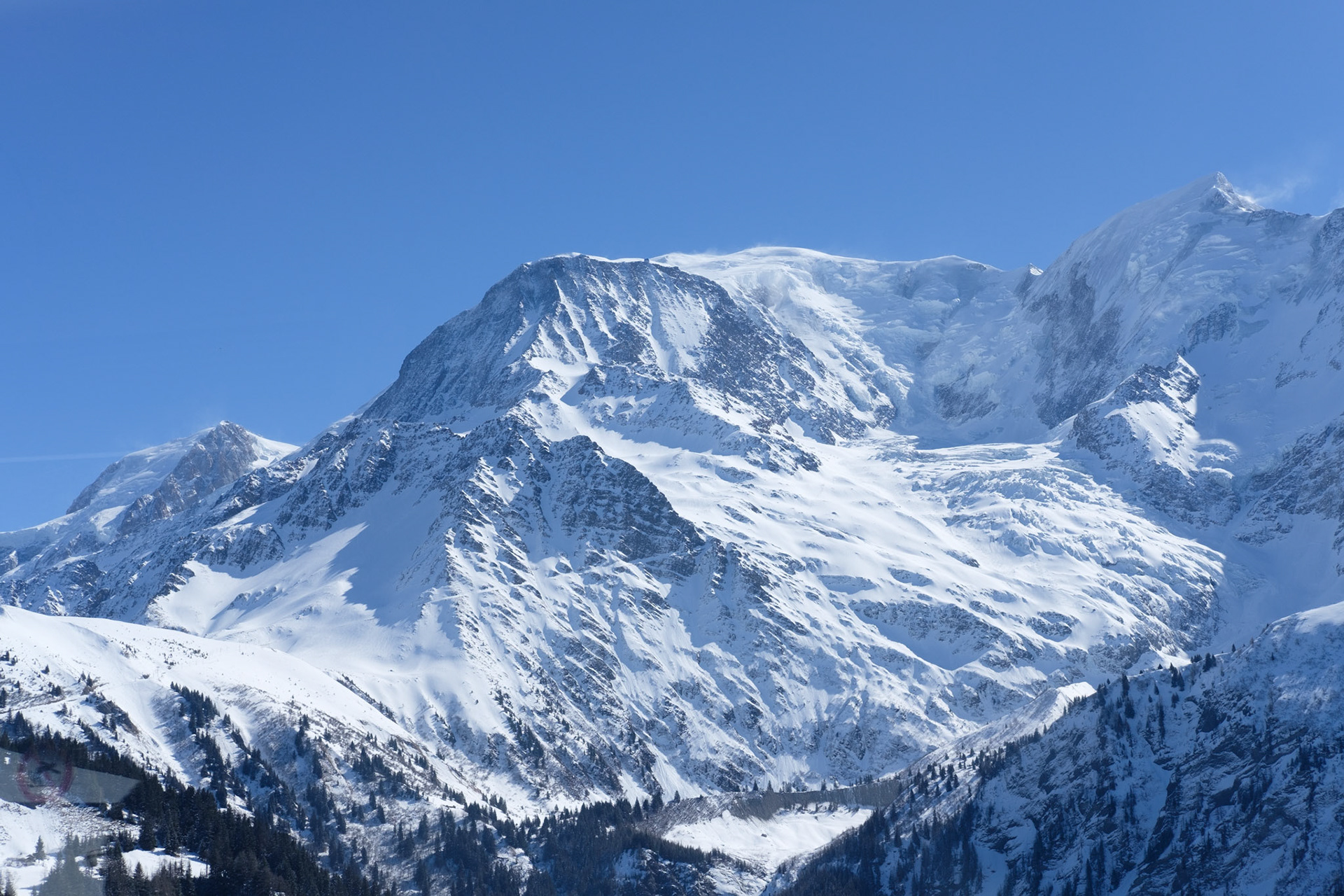 Aiguille de Goûter, Aiguille de Bionnassay and Bionnassay glacier from train