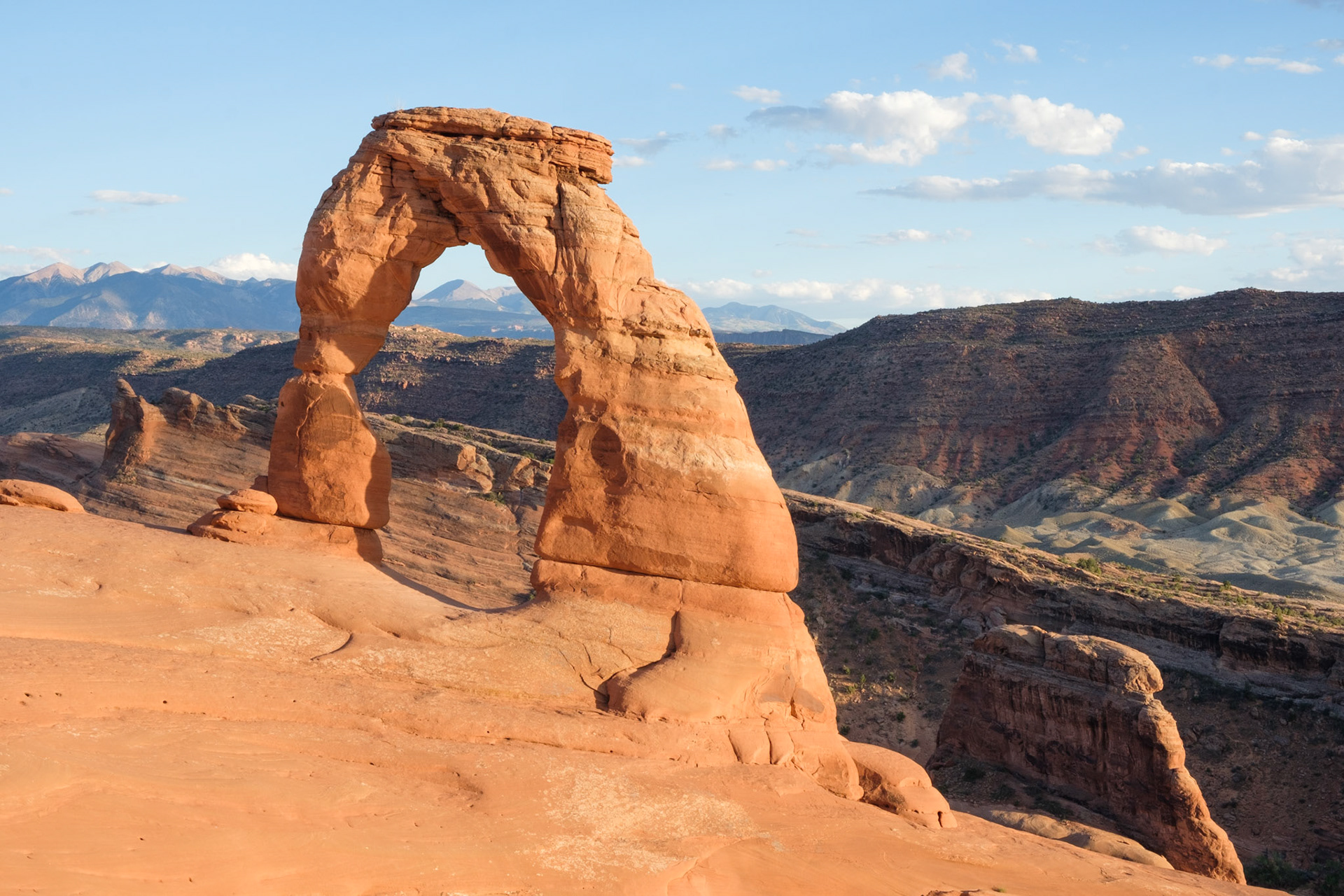 Delicate Arch in the “golden hour” before sunset, Arches