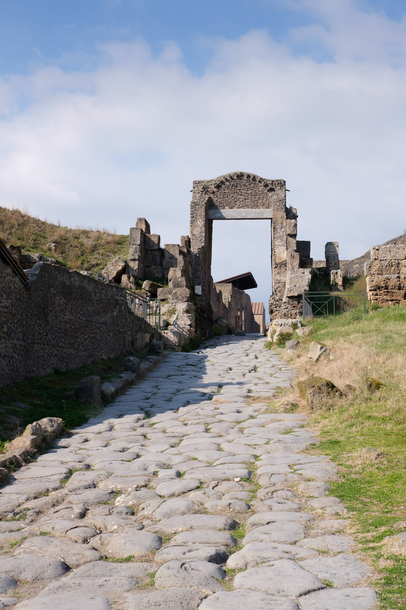 Gate through city wall, Pompeii