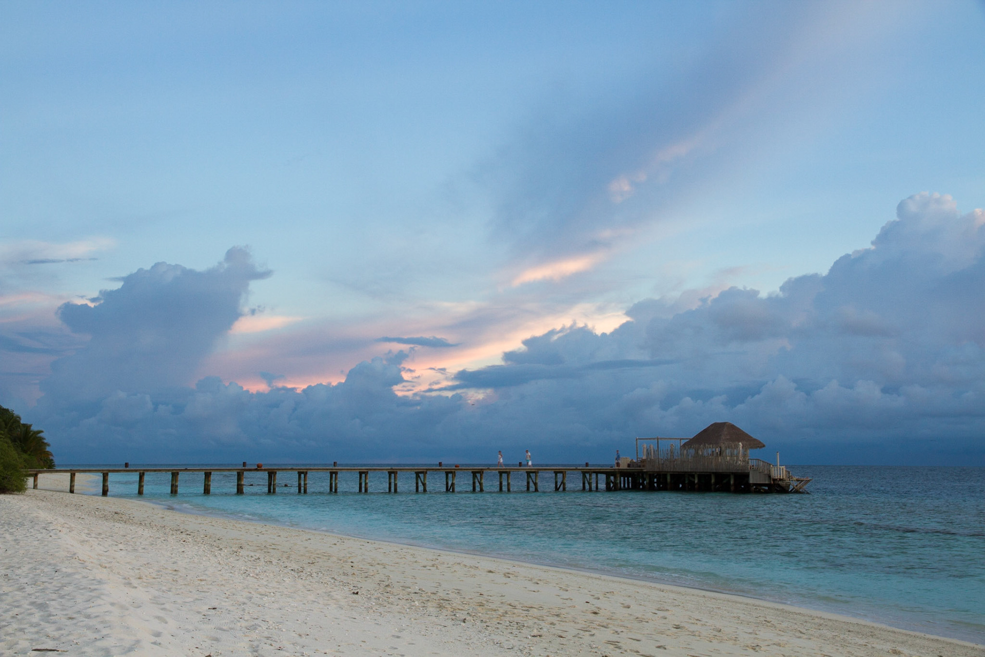 Bar(a) Bara at sunset, Soneva Fushi
