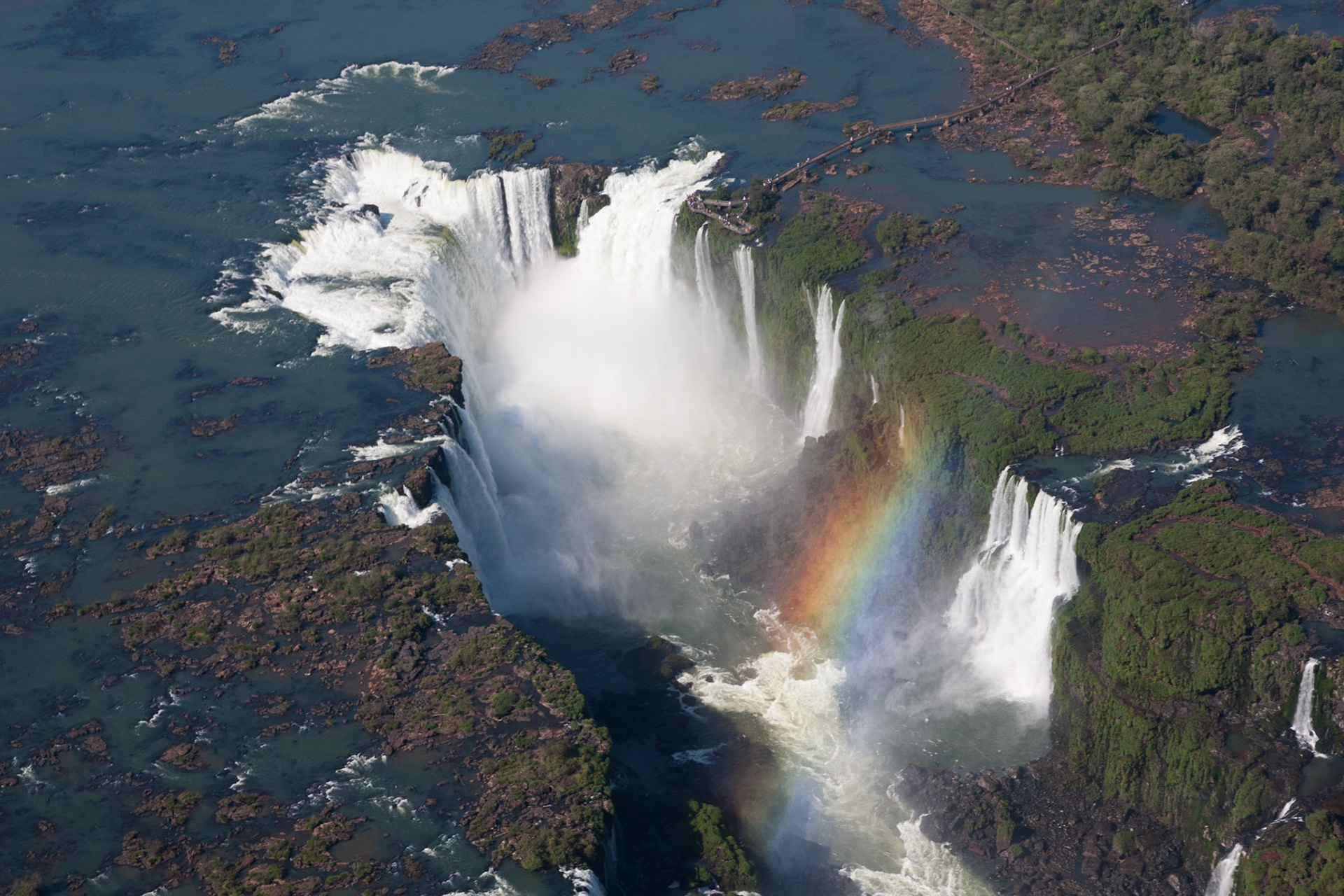 Rainbow over Devil's Throat, Iguassu