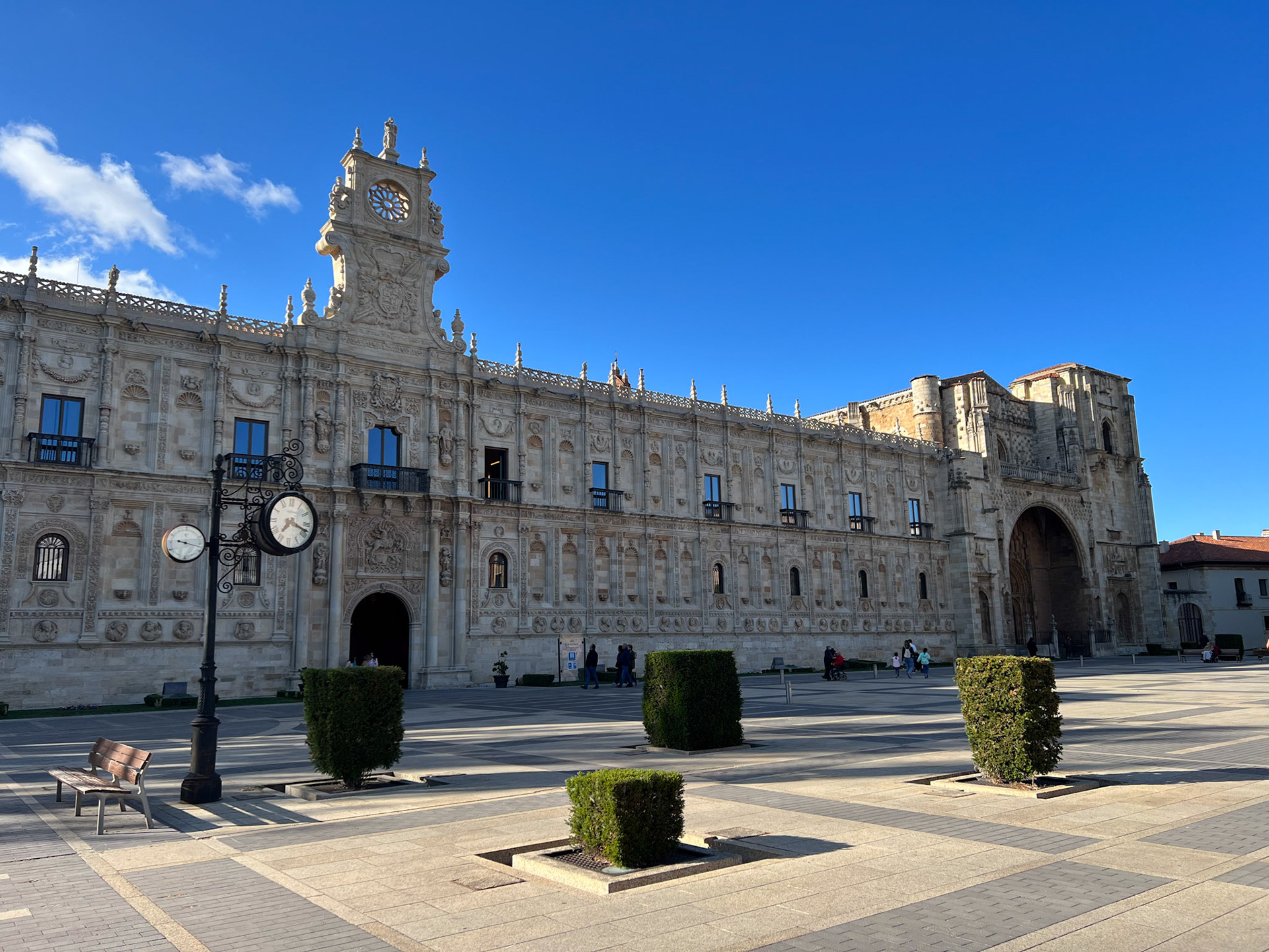 Parador, Leon