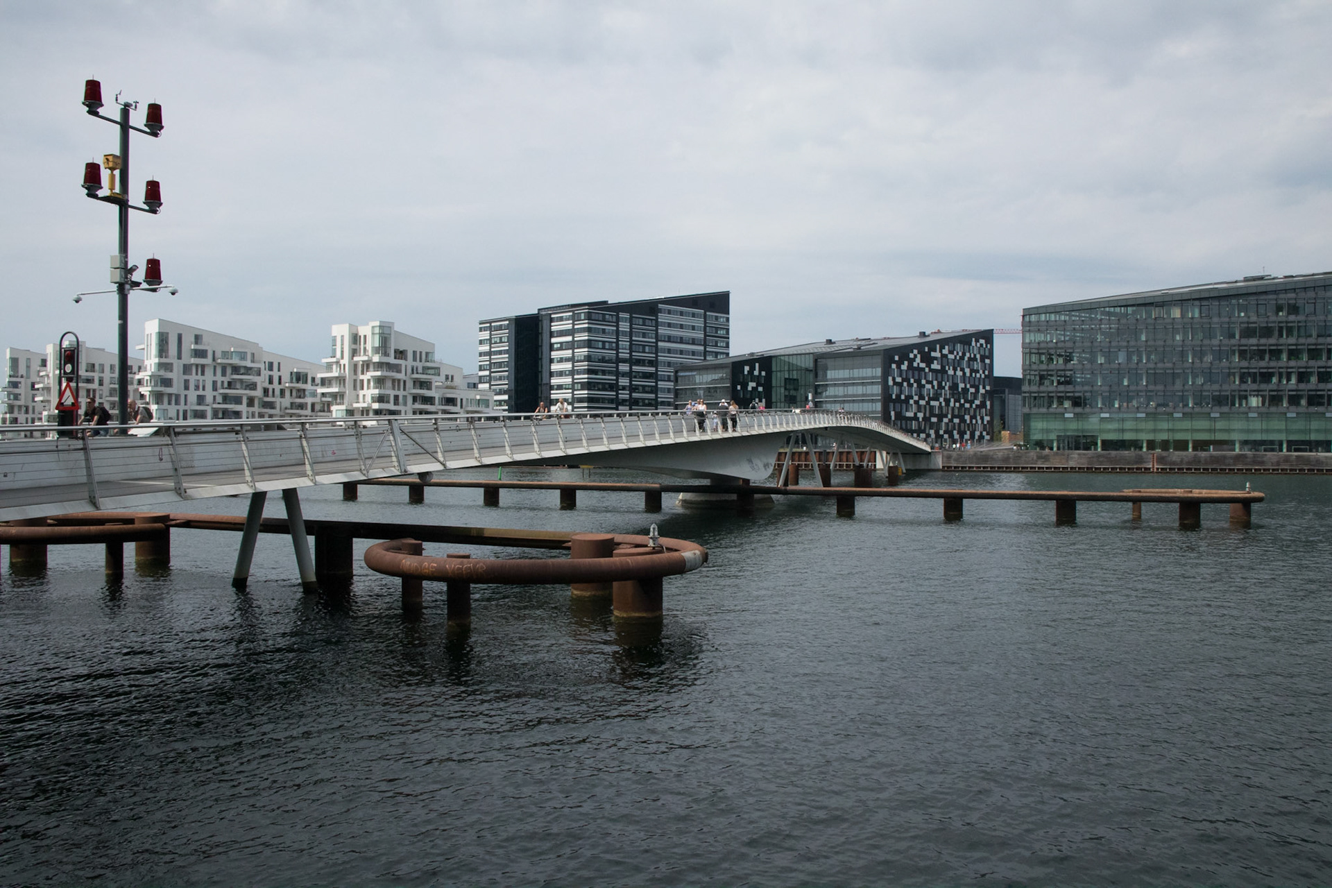 The Cykelslangen crossing the river