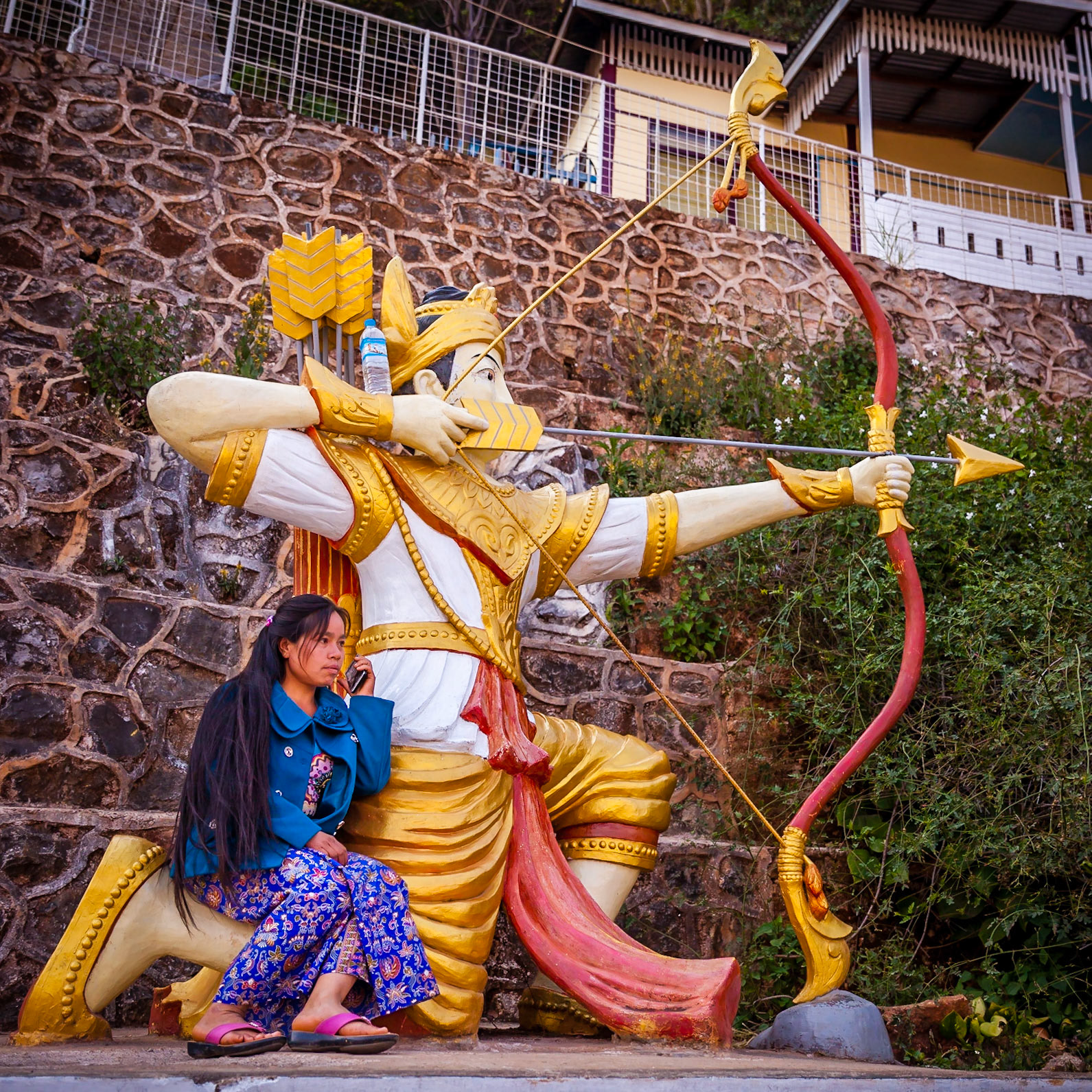 Prince Kummabhaya of Yawnghwe shoots the giant spider