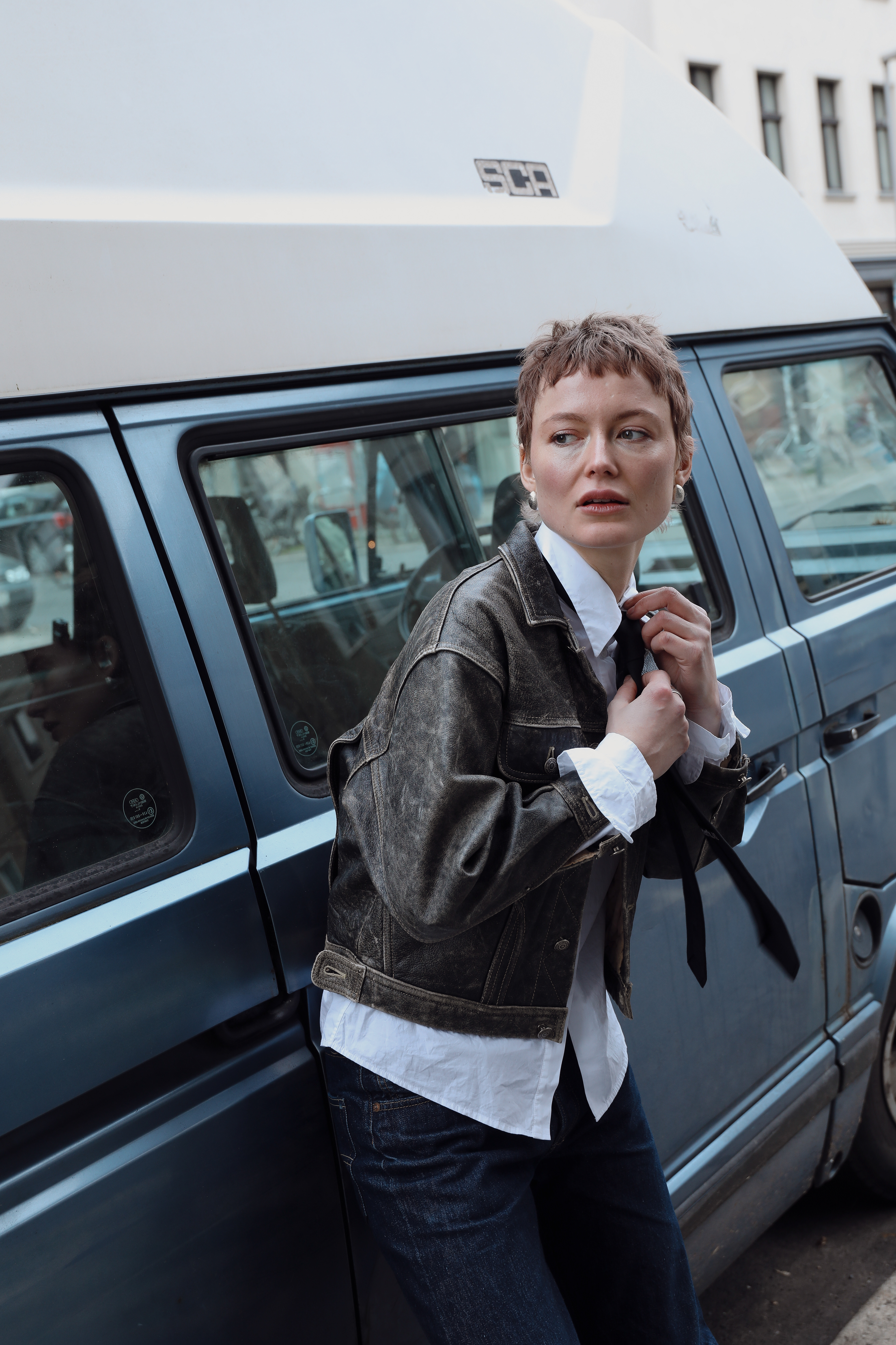 Hannah in vintage Gap & Levis