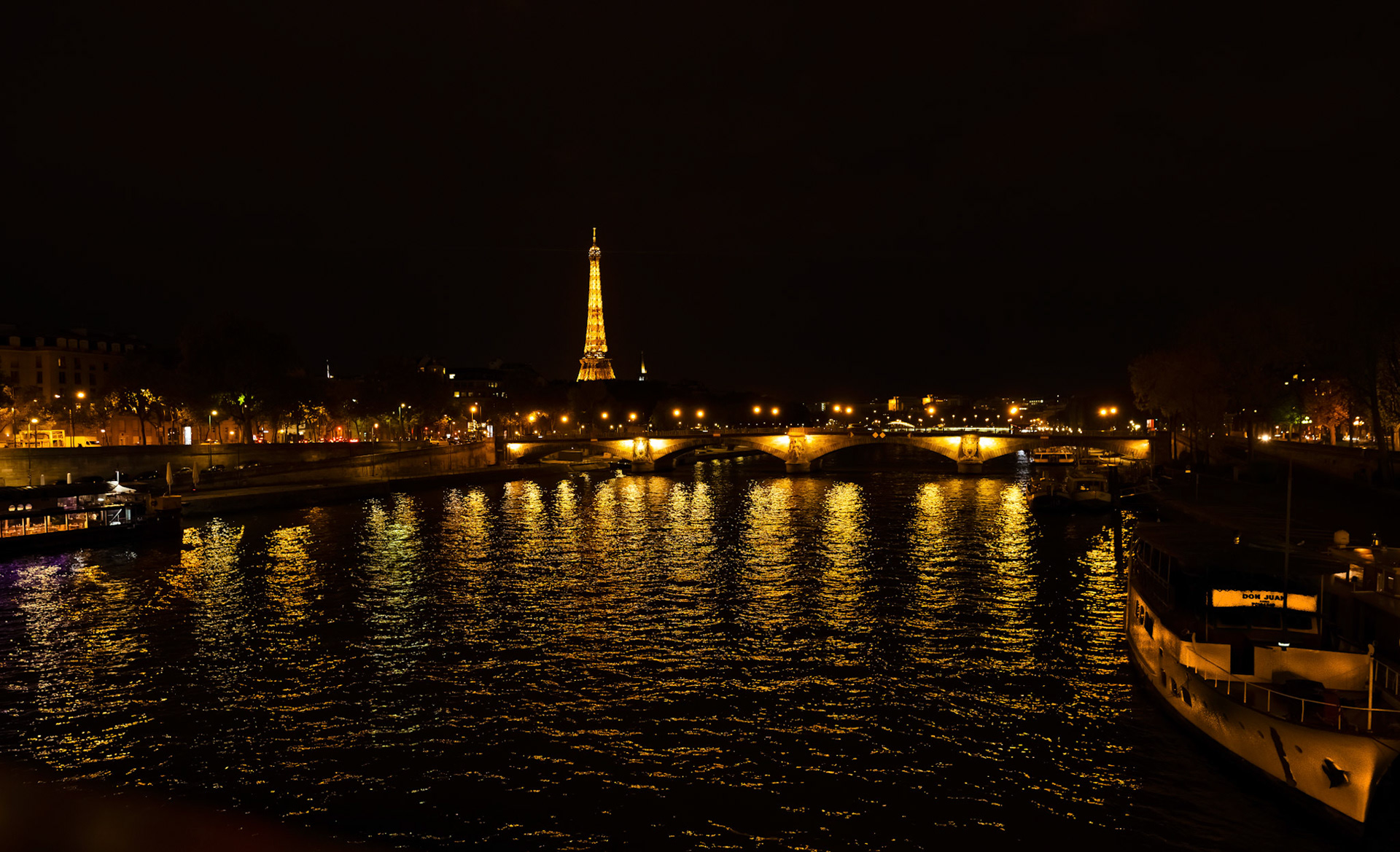 Paris at night (2021) 