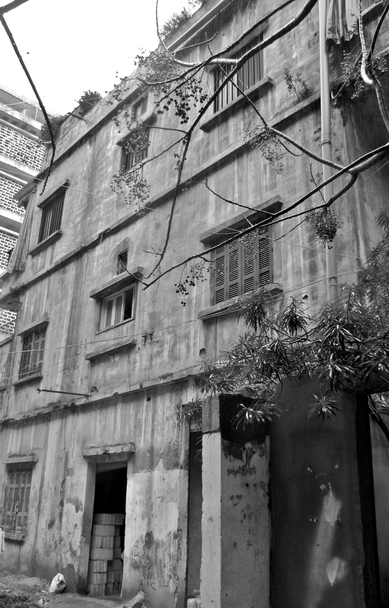 Après guerre. Liban (2009). 15 tirages 24x36cm, papier Fine Art Prestige RAG Baryta, sous cadre noir 