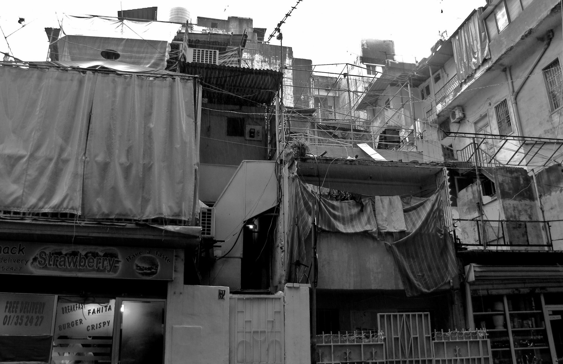 Anarchique. Liban (2009). 15 tirages 30x45cm, papier Fine Art Prestige RAG Baryta, sous cadre noir