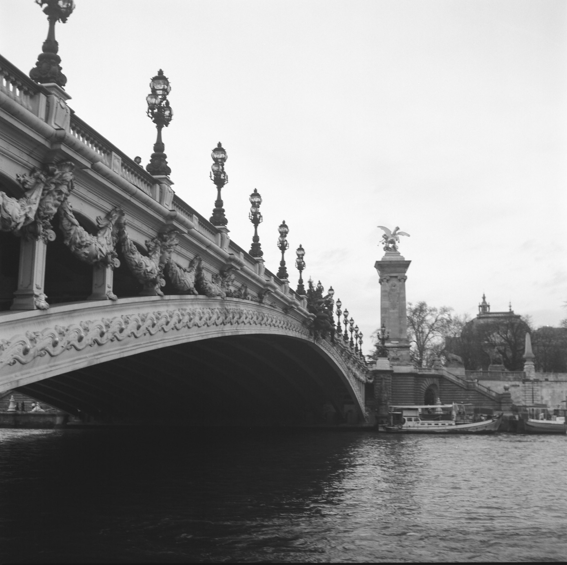 Pont Alexandre III, gauche, argentique YASHICA MAT 124G