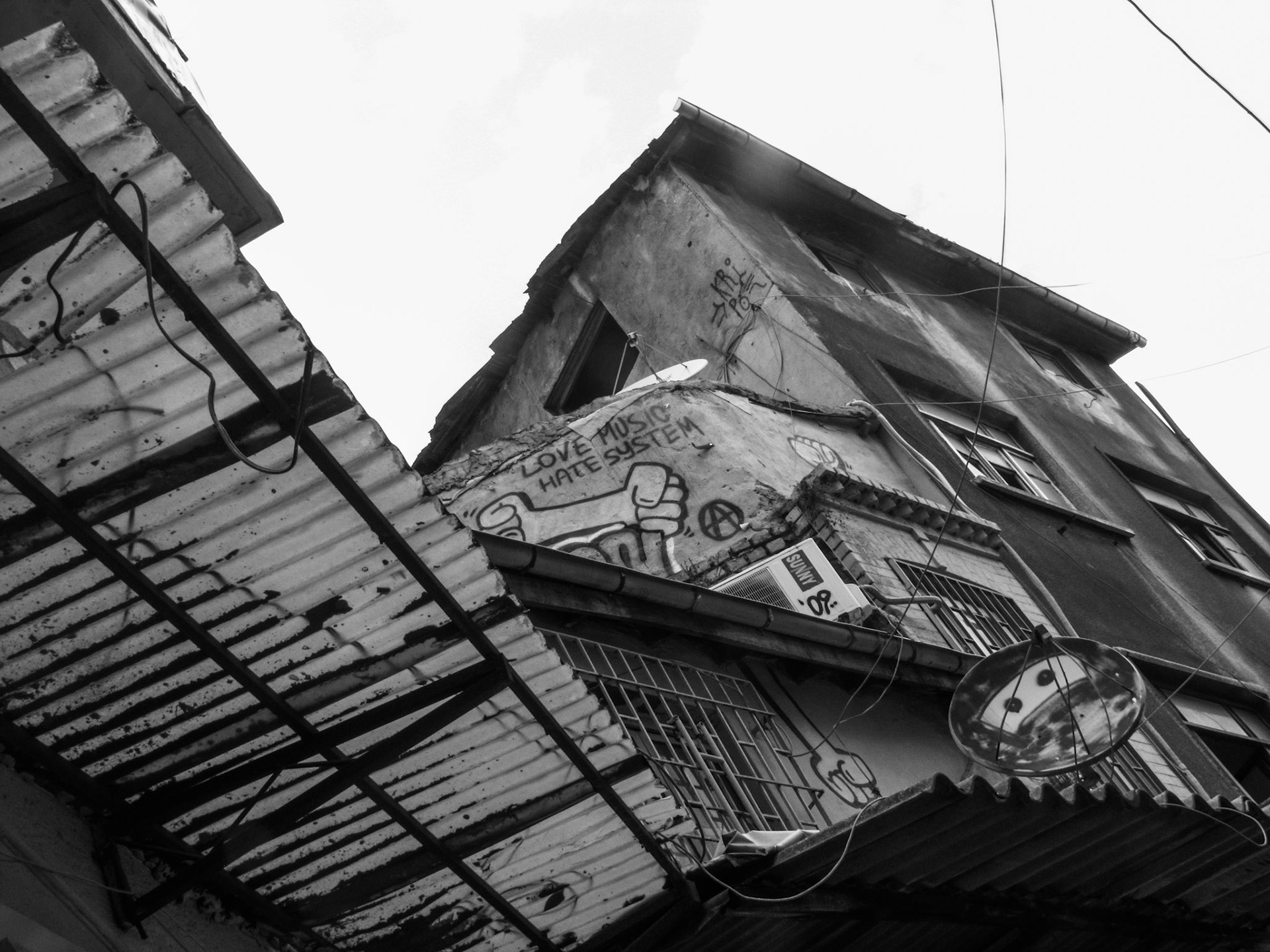 Non sens. Istanbul, Turquie (2011). 15 tirages 30x40cm, papier Fine Art Prestige RAG Baryta, sous cadre noir