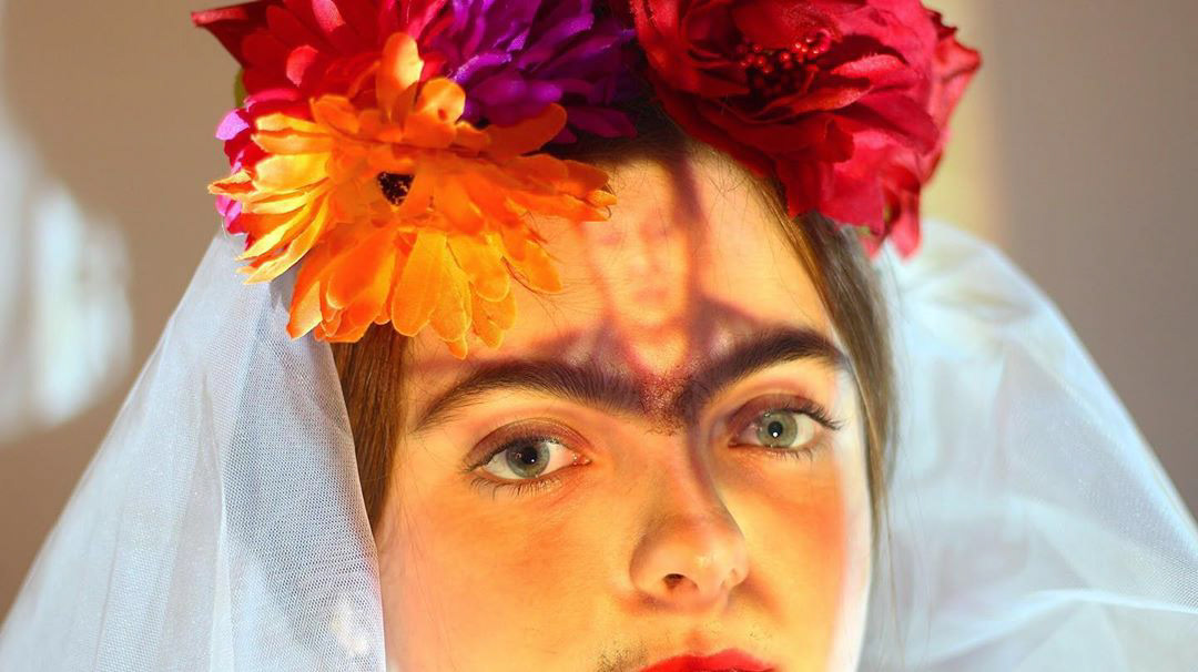 Behind the scenes of Sophie Dottie's show "Frida"