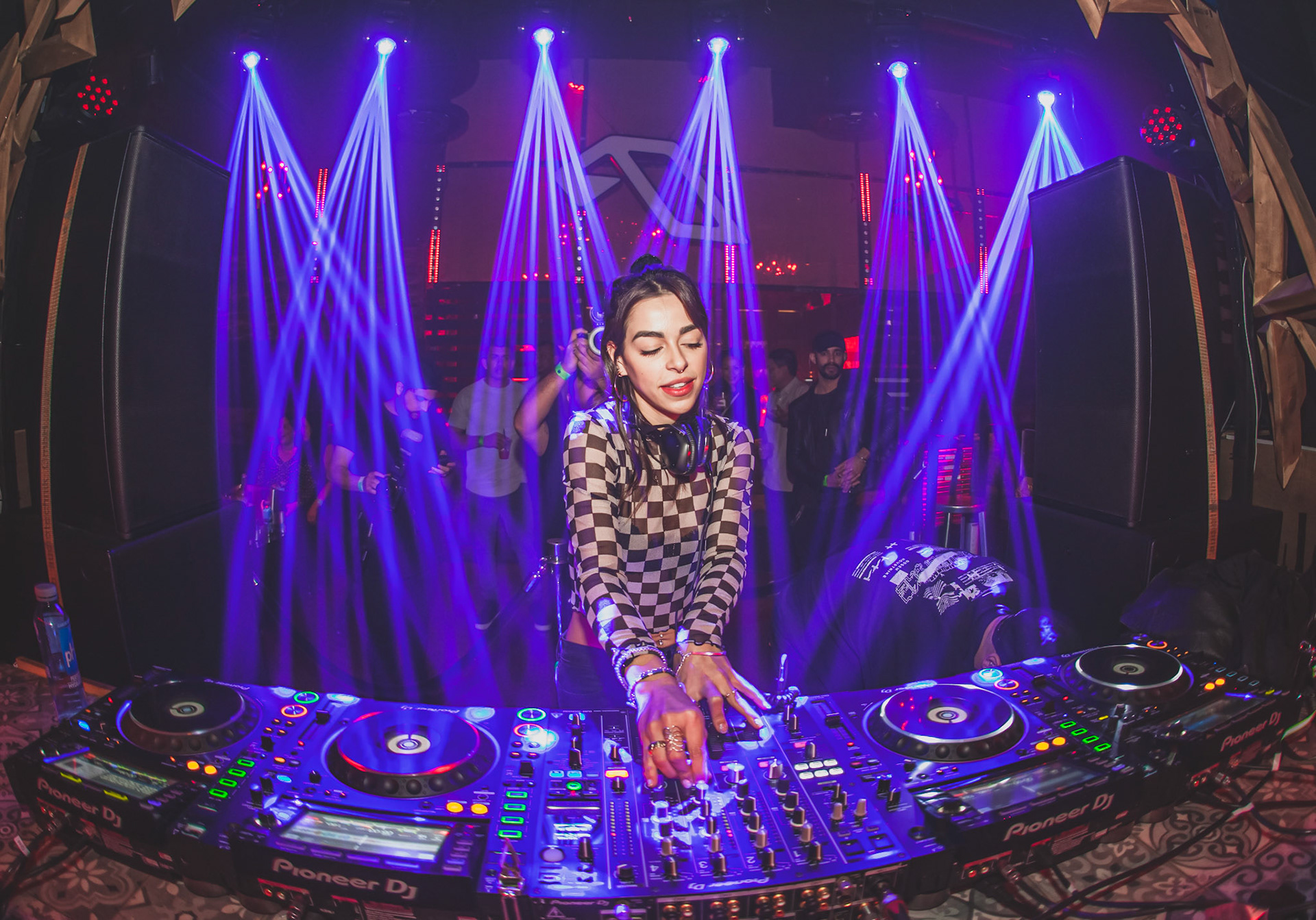 LAUREN MIA/SOUND NIGHT CLUB