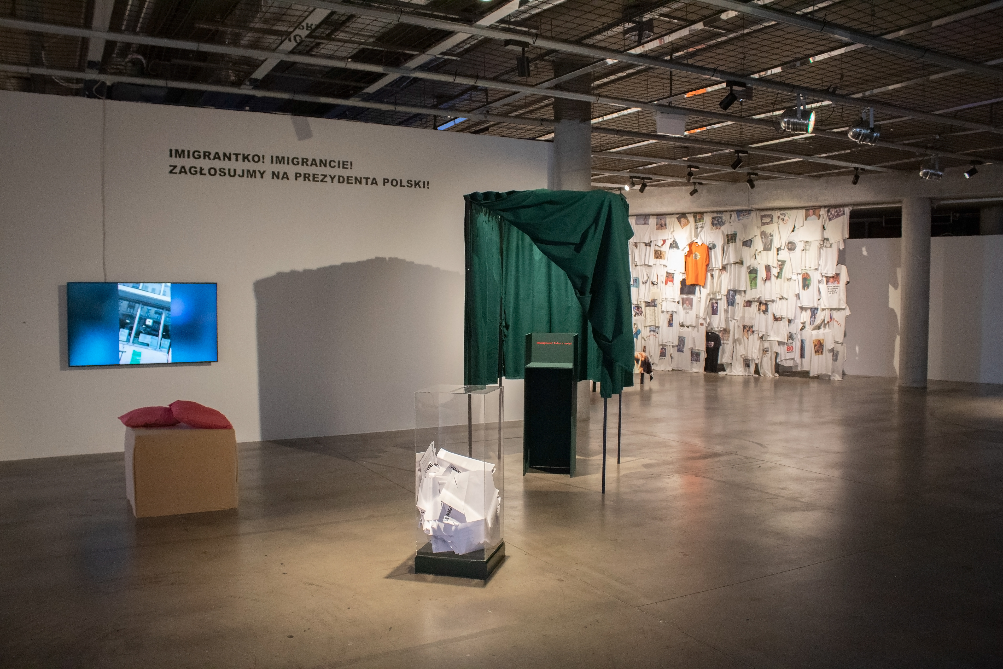 Rondo Sztuki, Katowice, Poland "Signal of kindness" photo by Paulina Winiarska