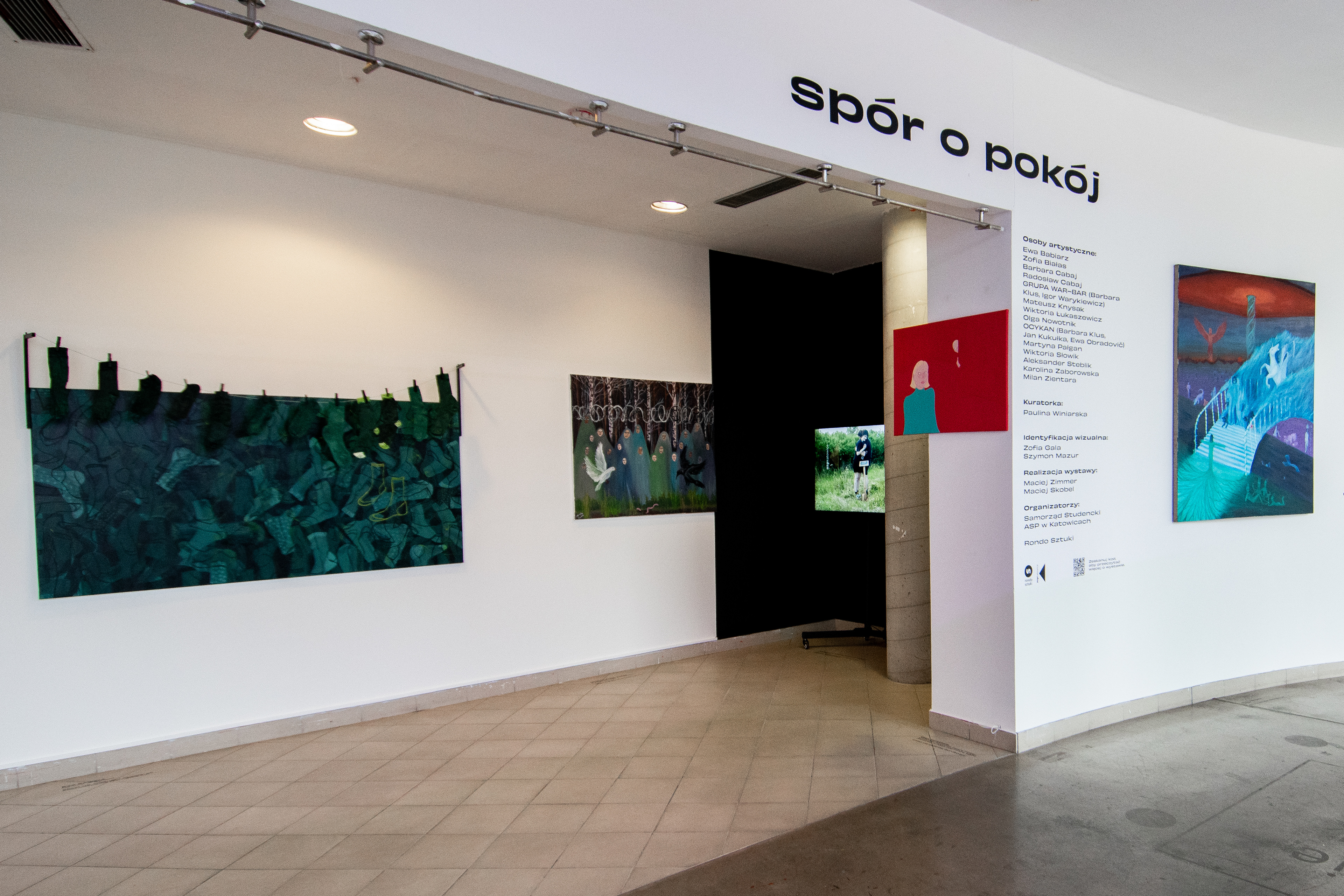 Exhibition "Room With a Feud" photo by Paulina Winiarska