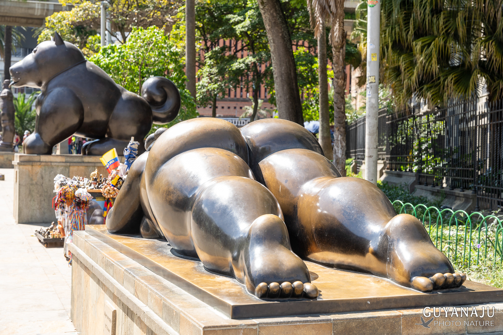 LES STATUES DE BOTERO