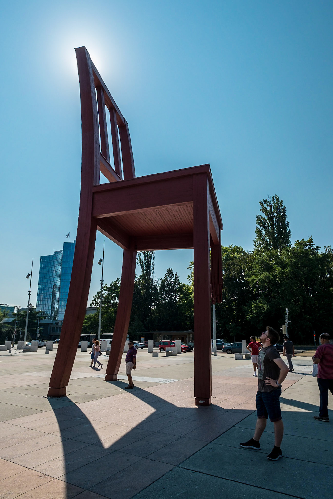 Broken Chair. Genève