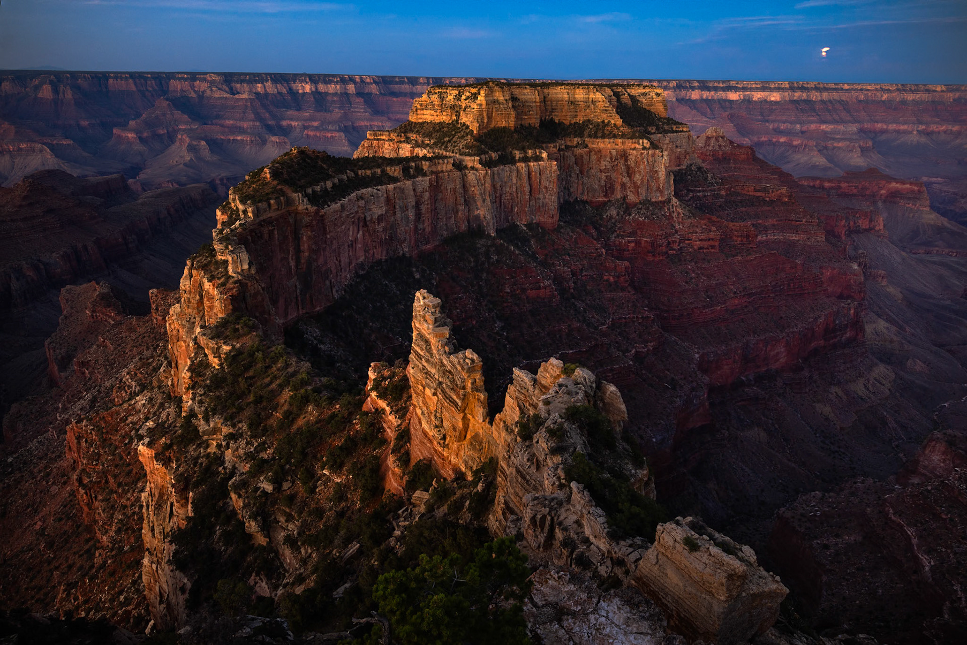 North Rim Grand Canyon, Wotans Throne full moon set