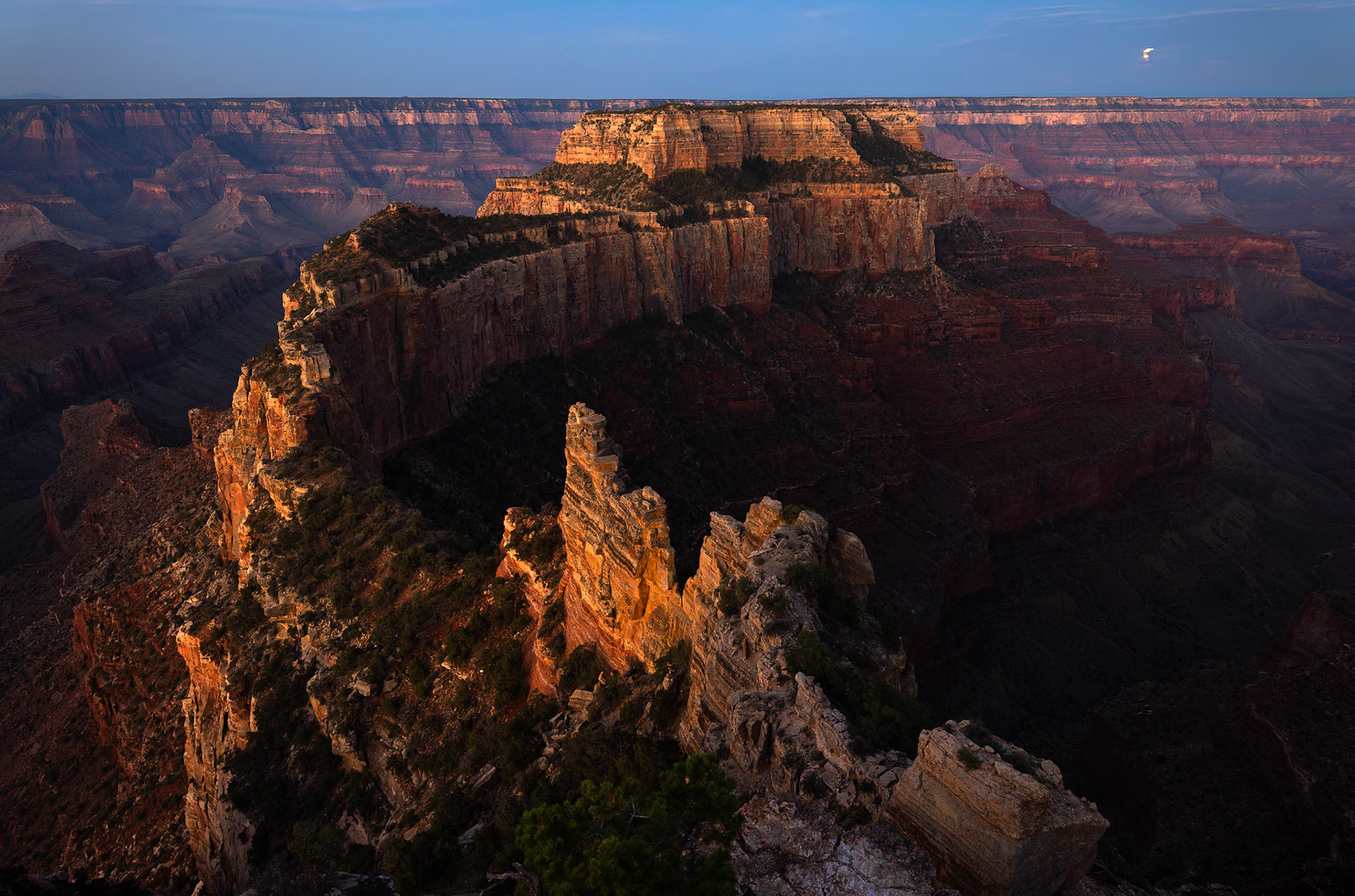 North Rim Grand Canyon, Wotans Throne full moon set