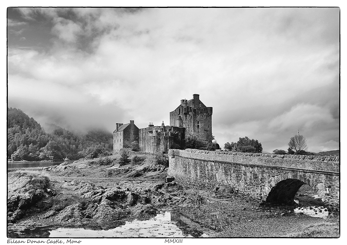 Eilean Donan Castle, Mono (Scottish Highlands)