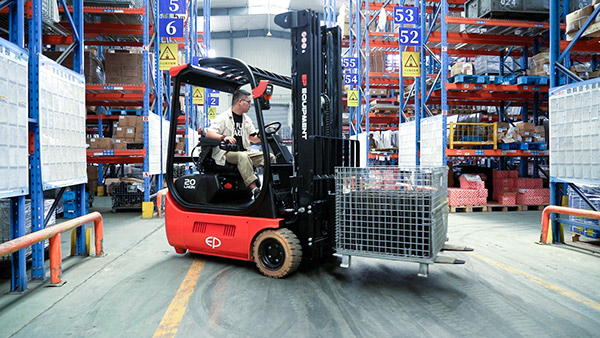 EP TDL161 and TDL201, turning with a cage pallet