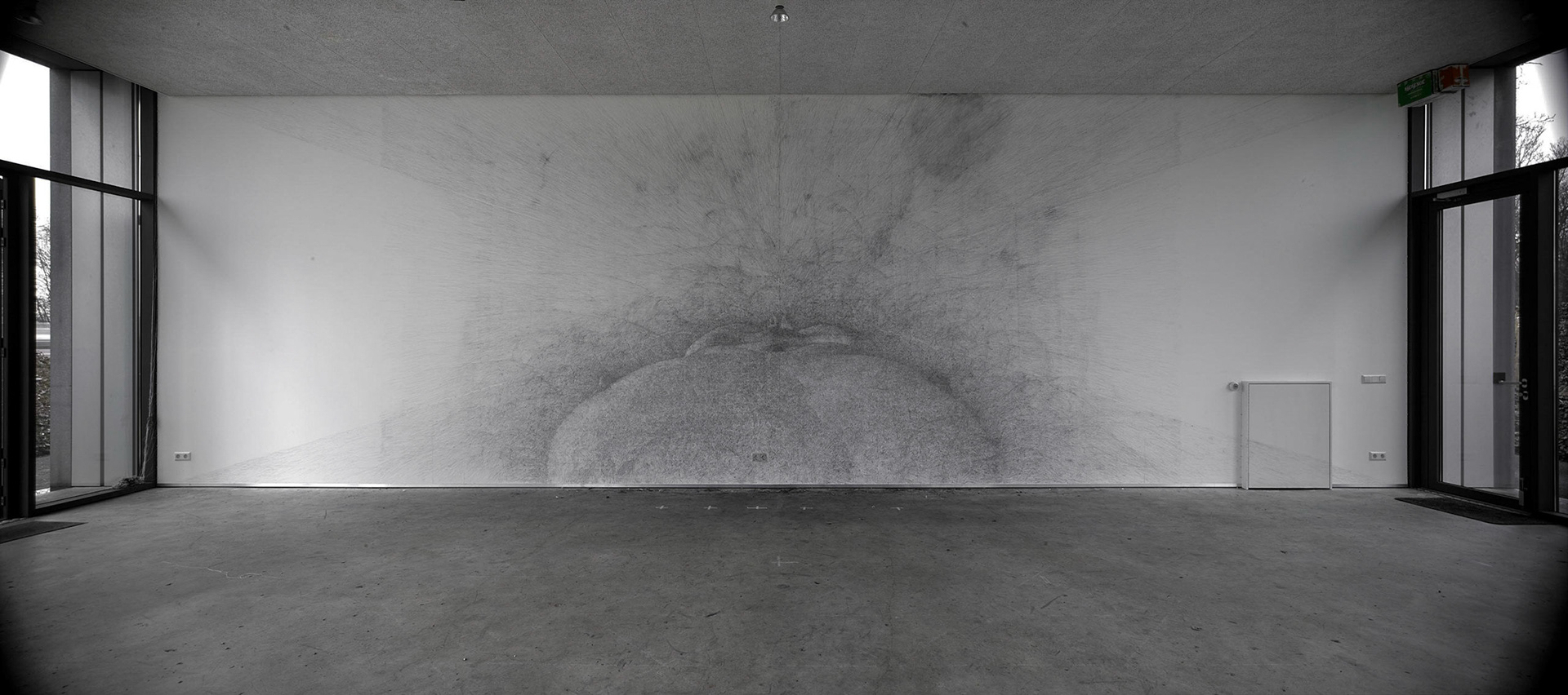 I wonder if I've been changed in the night?, Stichting IK 2013, 380 x 1200 cm, mural drawing & animated projection, soundscapes by Evelien van den Broek, photo Art in Print