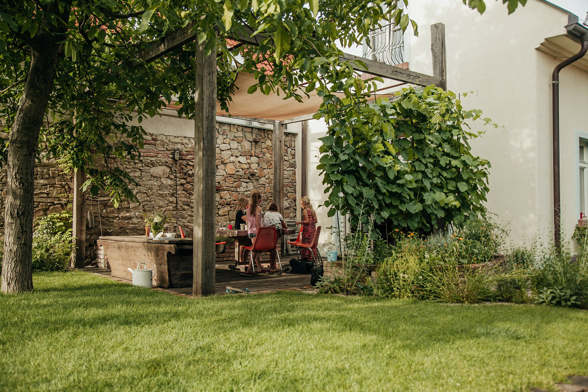 posedenie vo vidieckej zahrade