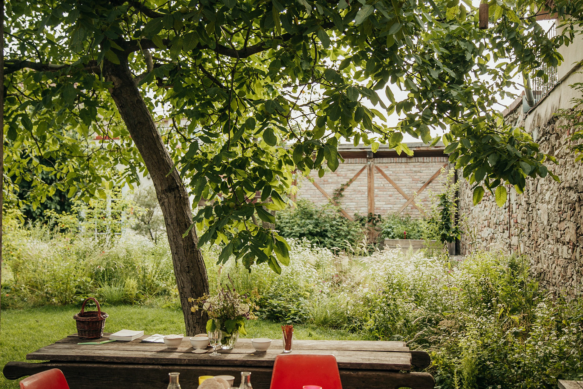 posedenie vo vidieckej zahrade