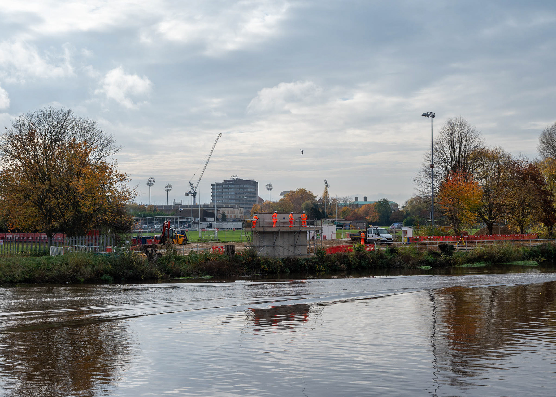 preparation for lifting the bridge over the river in progress